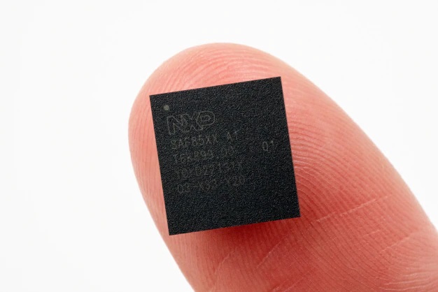 SAF85xx-CHIP-FINGERTIP.jpg